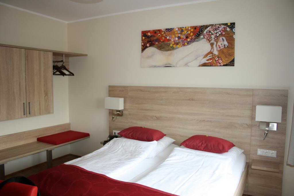מוארס Hotel Schwarzer Adler חדר תמונה