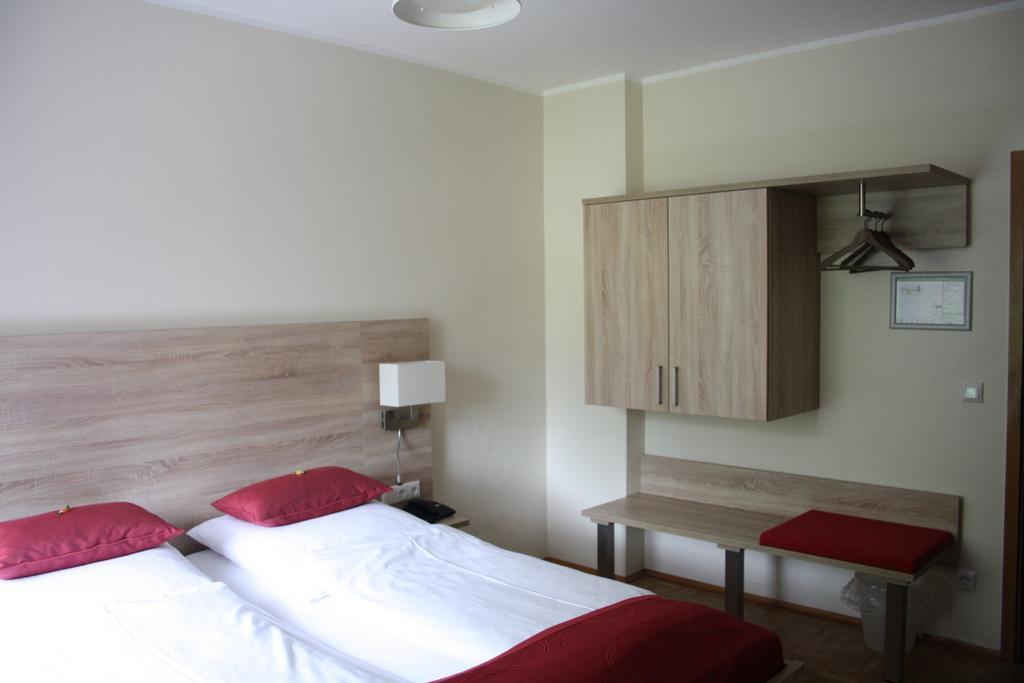 מוארס Hotel Schwarzer Adler חדר תמונה